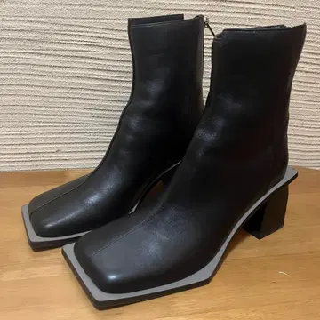 WIDE SQUARE SHORT BOOTS Un3d