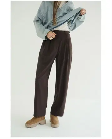 CLANE BASIC TUCK PANTS