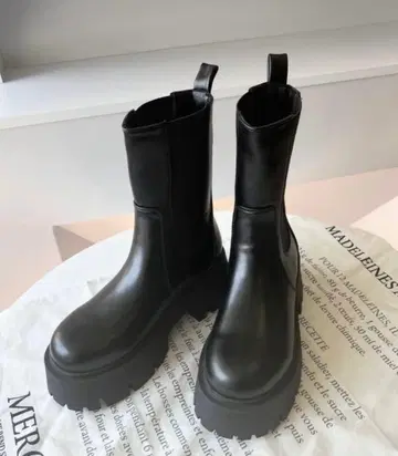 [ 미사용 새상품 ] moment+ 통굽 사이드 고어 부츠