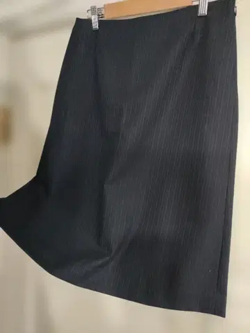 새상품급 PaulSmith 폴스미스 핀스트라이프 스커트 L 다크 네이비