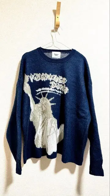 새상품급  youngersong 자유의 여신 니트 스웨터 L 사이즈