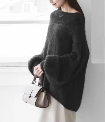 noble 퍼 니트 오프숄더 풀오버 그레이