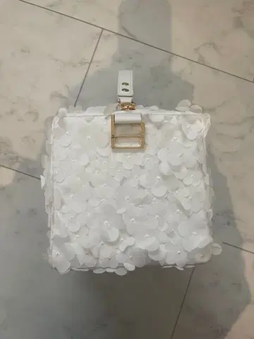 bibiy B.FLORET BOX BAG 화이트