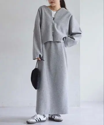 그레이 맨투맨 셋업 스커트 차오패닉 티피