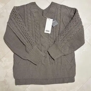 새상품 AZUL by moussy 셔닐 케이블 V넥 니트탑