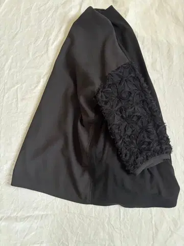 URBAN RESEARCH 어반리서치 로쏘 프릴 달린 블랙 상의