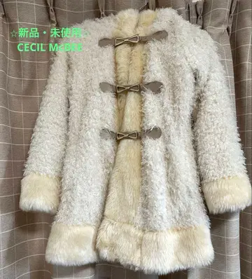 CECIL McBEE 크림색 퍼 더플 코트