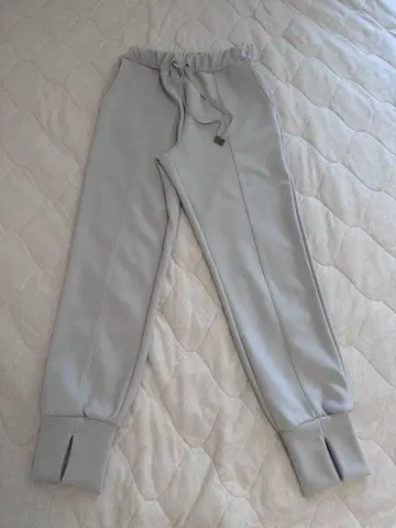 BIRTHDAY BASH 라이트 베이지 조거 팬츠