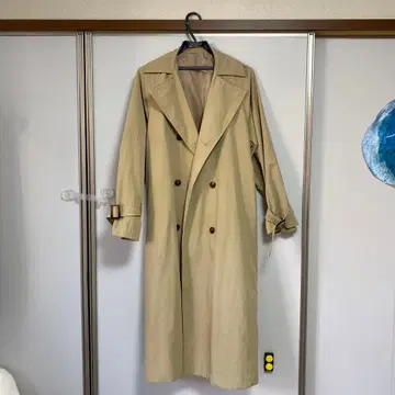 GU 베이지 더블 브레스트 트렌치코트