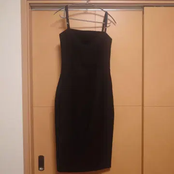 돌체앤가바나 블랙 슬리브리스 무릎 기장 원피스