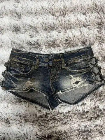 d.i.a 데미지 가공 사이드링 다크 데님 숏팬츠