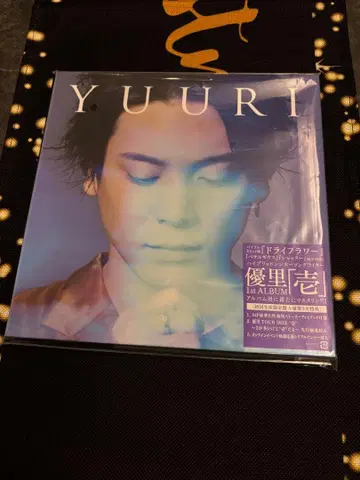 Y.U.U.R.I. 1st ALBUM 초회 한정판