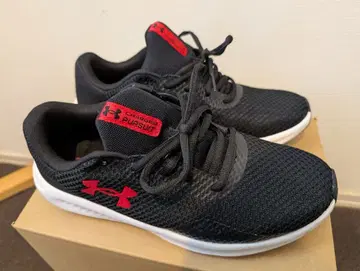 언더아머 Charged Pursuit 블랙/레드