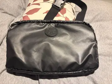 헌팅월드 바디백 웨스트 파우치 블랙 새상품급 구매 증명 있음