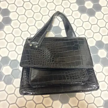 블랙 크로커다일풍 핸드백