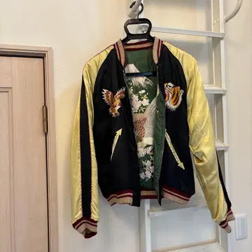 동양 엔터프라이즈 스카잔 호랑이와 매 자수 꽃무늬 안감