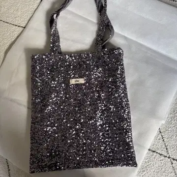 Uhr 스팽글 토트백 블랙 계열