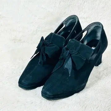 [ DIANA ] 다이애나 블랙 스웨이드 리본 포함 펌프스 부티