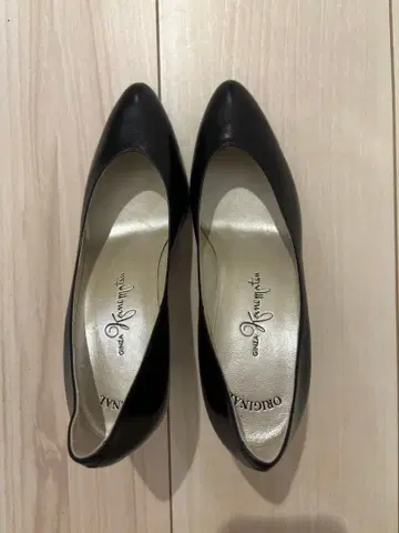 블랙 스틸레토 펌프스 21 신입 취업