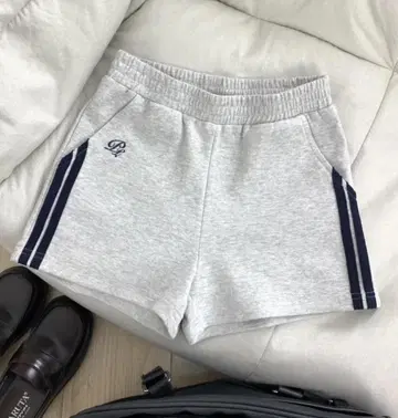 그레이 사이드 스트라이프 맨투맨 숏팬츠