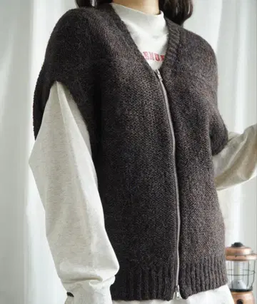 프론트 오픈 지퍼 디자인 니트 베스트