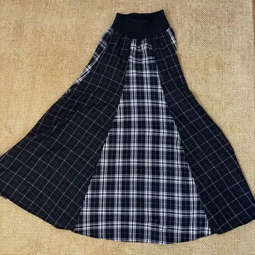 플레어 스커트 블랙과 화이트 체크