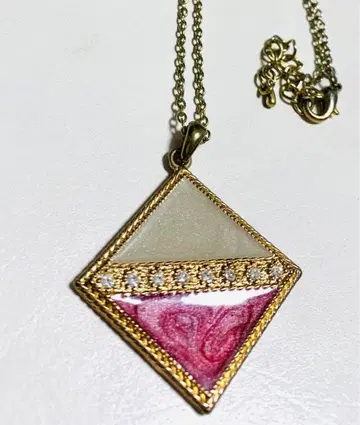 다이아몬드형 펜던트 목걸이