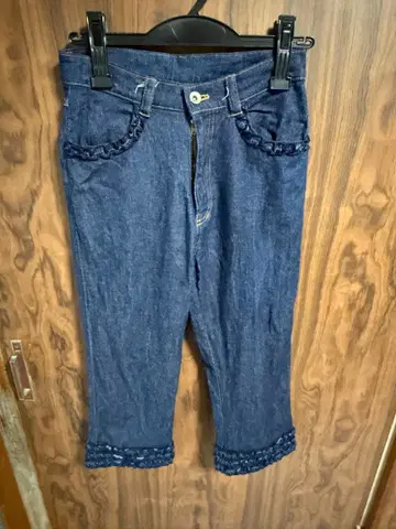 프릴이 달린 다크 네이비 데님 팬츠