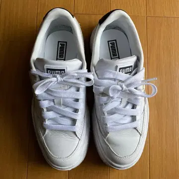 가격 인하 PUMA 통굽 화이트 스니커즈