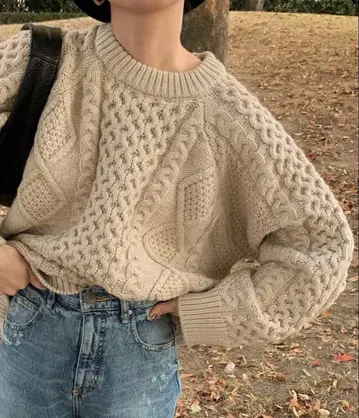 베이지 케이블 니트 오버 사이즈 스웨터
