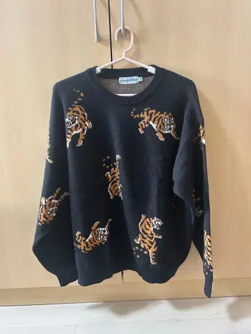 Power To The People 호랑이 무늬 니트