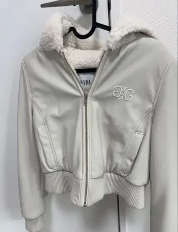 후드 부착 보아 자켓 M 사이즈 화이트