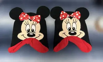 블랙과 빨간색 귀가 달린 미니 마우스 비니