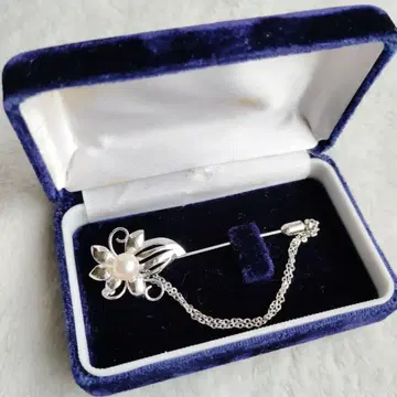 꽃 모티브 브로치 펄 장식 체인 포함