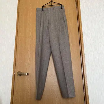 그레이 스트레이트 레그 슬랙스