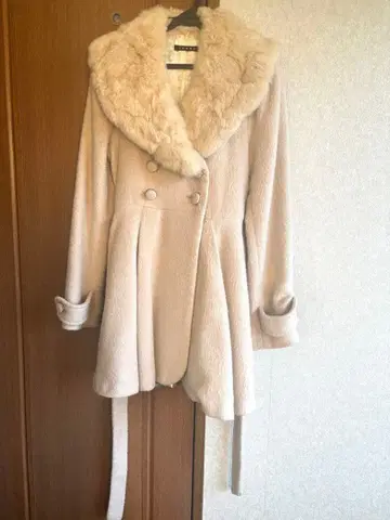 퍼 옷깃 베이지 롱 코트