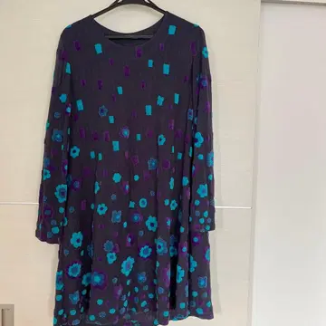 레리안 꽃무늬 다크 그레이 7부 소매 튜닉