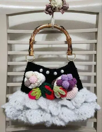 디저트 모티브가 달린 백 핸드메이드 포테치노벨파치