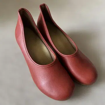 새상품급 가죽 중간 힐 레드 펌프스