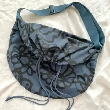 유니클로 x marimekko 드로우 스트링 백 네이비