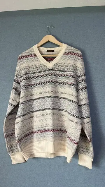 ARANIS 기하학 패턴 V넥 스웨터 L 사이즈