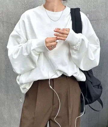 맨투맨 볼륨 소매 상의 andme