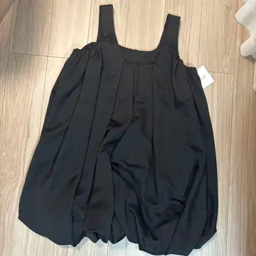 [ 미사용 새상품 ] cygne 시뉴 벌룬 미니 원피스 cherry 블랙