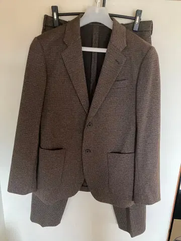 브라운 체크 무늬 캐주얼 수트