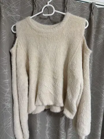 코코딜 화이트 니트