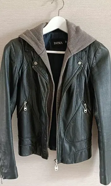 DOMA 블랙 가죽 자켓 후드 부착