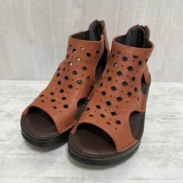 STUDIO J 브라운 컷 아웃 디자인 샌들 S 사이즈