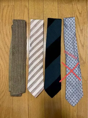 넥타이 3세트 오른쪽 끝 품절