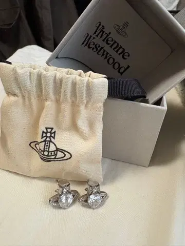[ 새상품급 ] 비비안 웨스트우드 귀걸이