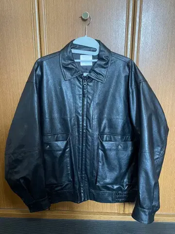 블랙 가죽 점퍼